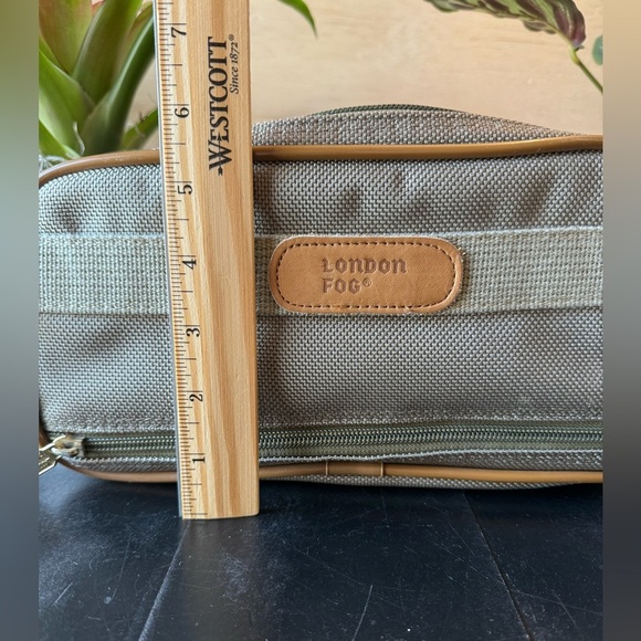 LONDON FOG Men’s Dusty Sage Grey Toiletry Travel Bag w/ Brown Piping - Picture 12 of 14